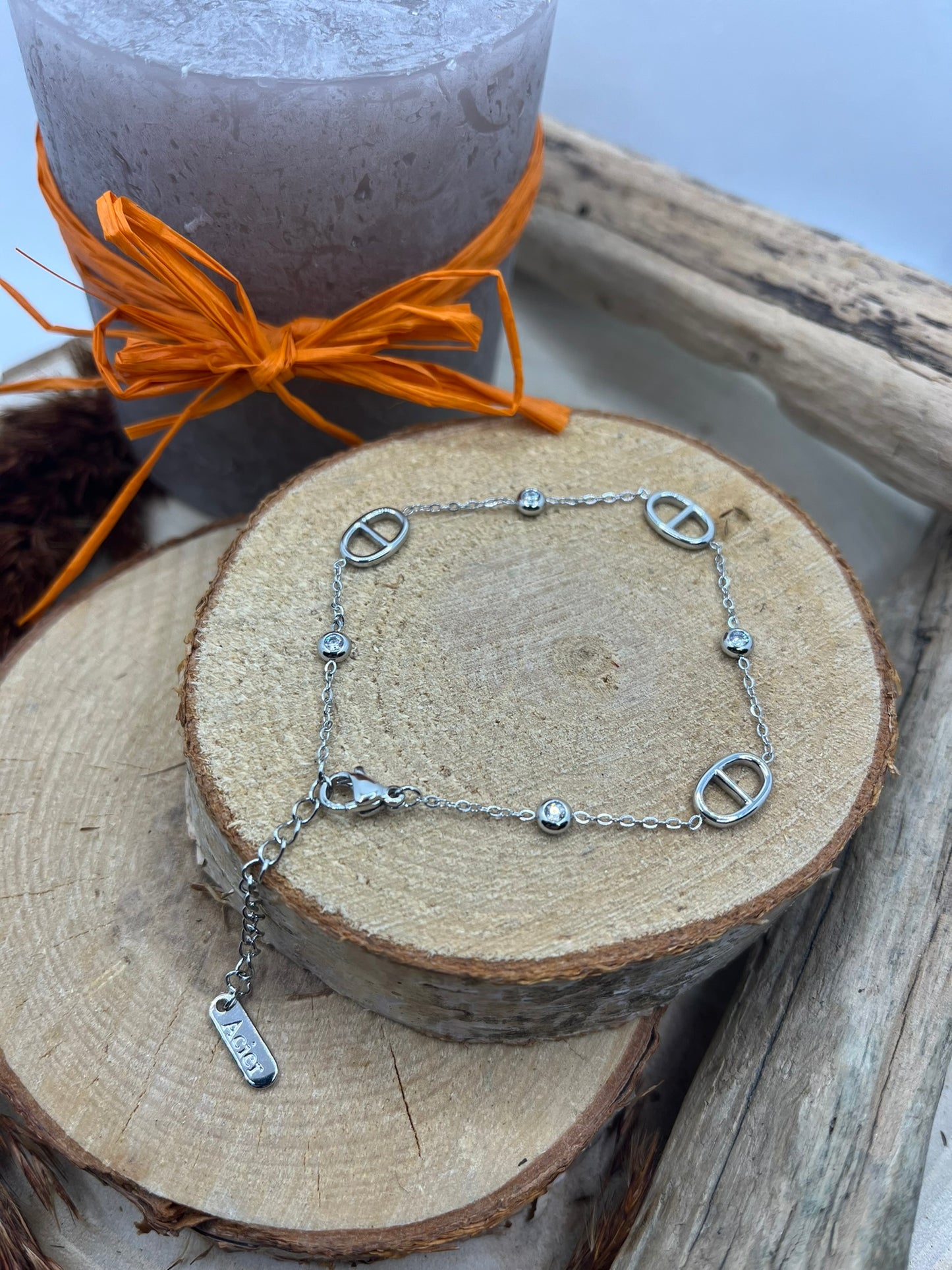 Bracelet mode sur chaine fine avec agrafe et ses strass brillant - Acier inoxydable doré ou en Argenté