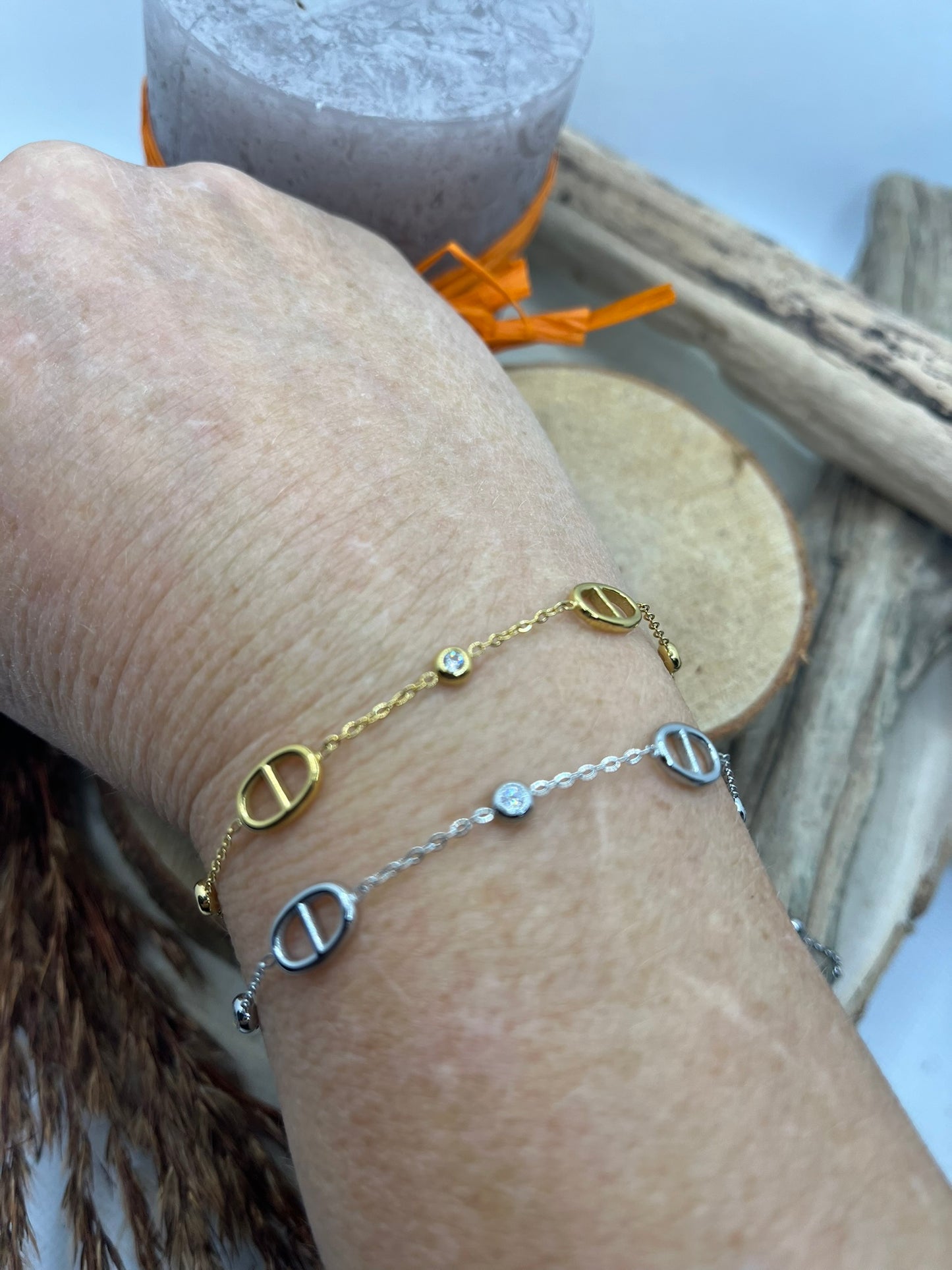 Bracelet mode sur chaine fine avec agrafe et ses strass brillant - Acier inoxydable doré ou en Argenté