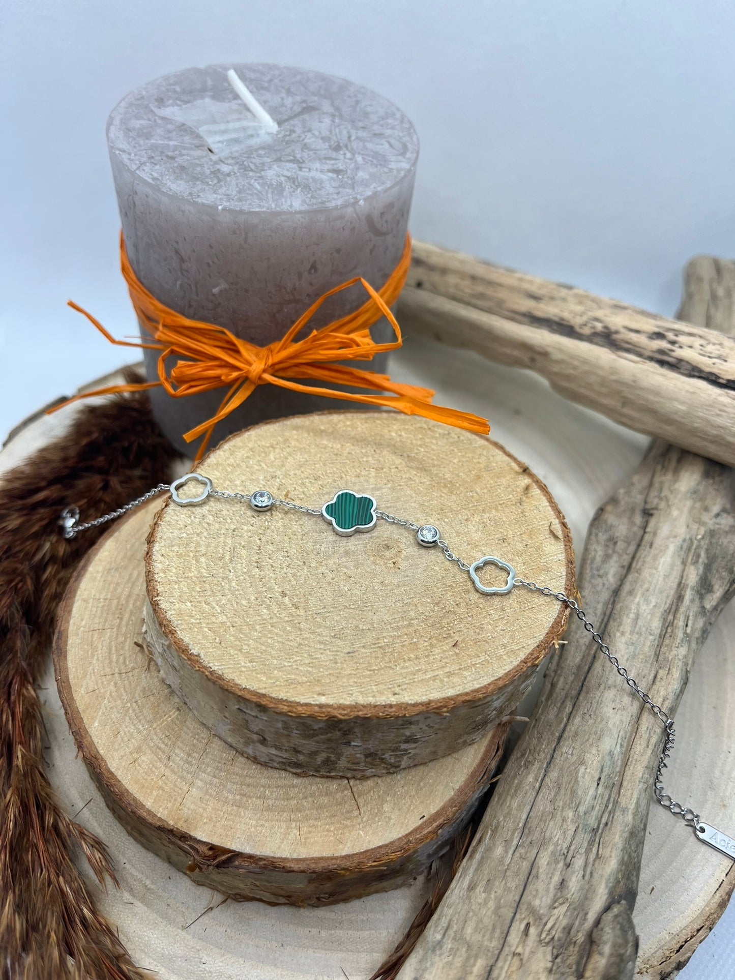 Bracelet chaine fine avec ses fleurs dont une couleur verte et ses strass brillant - Acier inoxydable