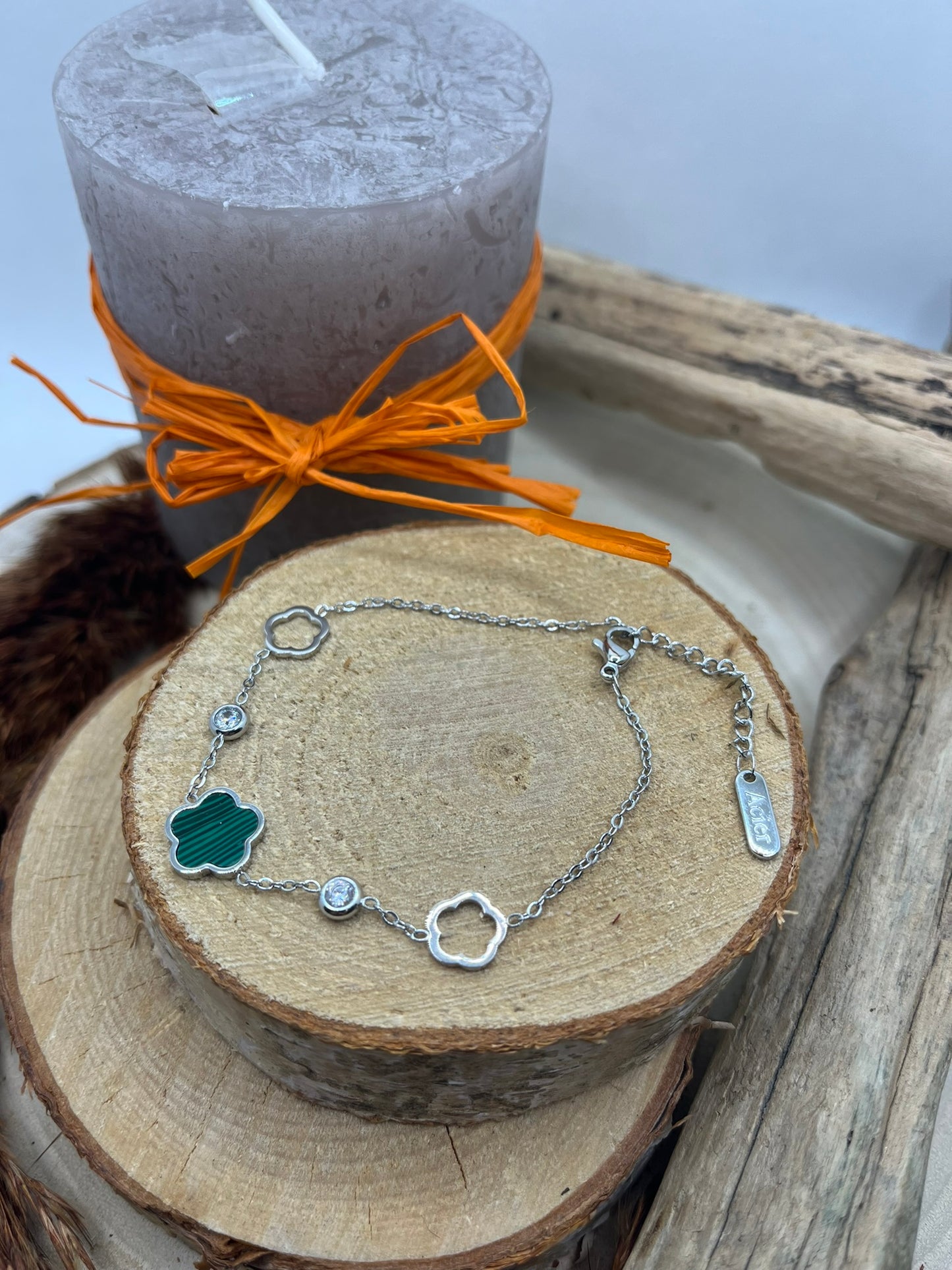 Bracelet chaine fine avec ses fleurs dont une couleur verte et ses strass brillant - Acier inoxydable