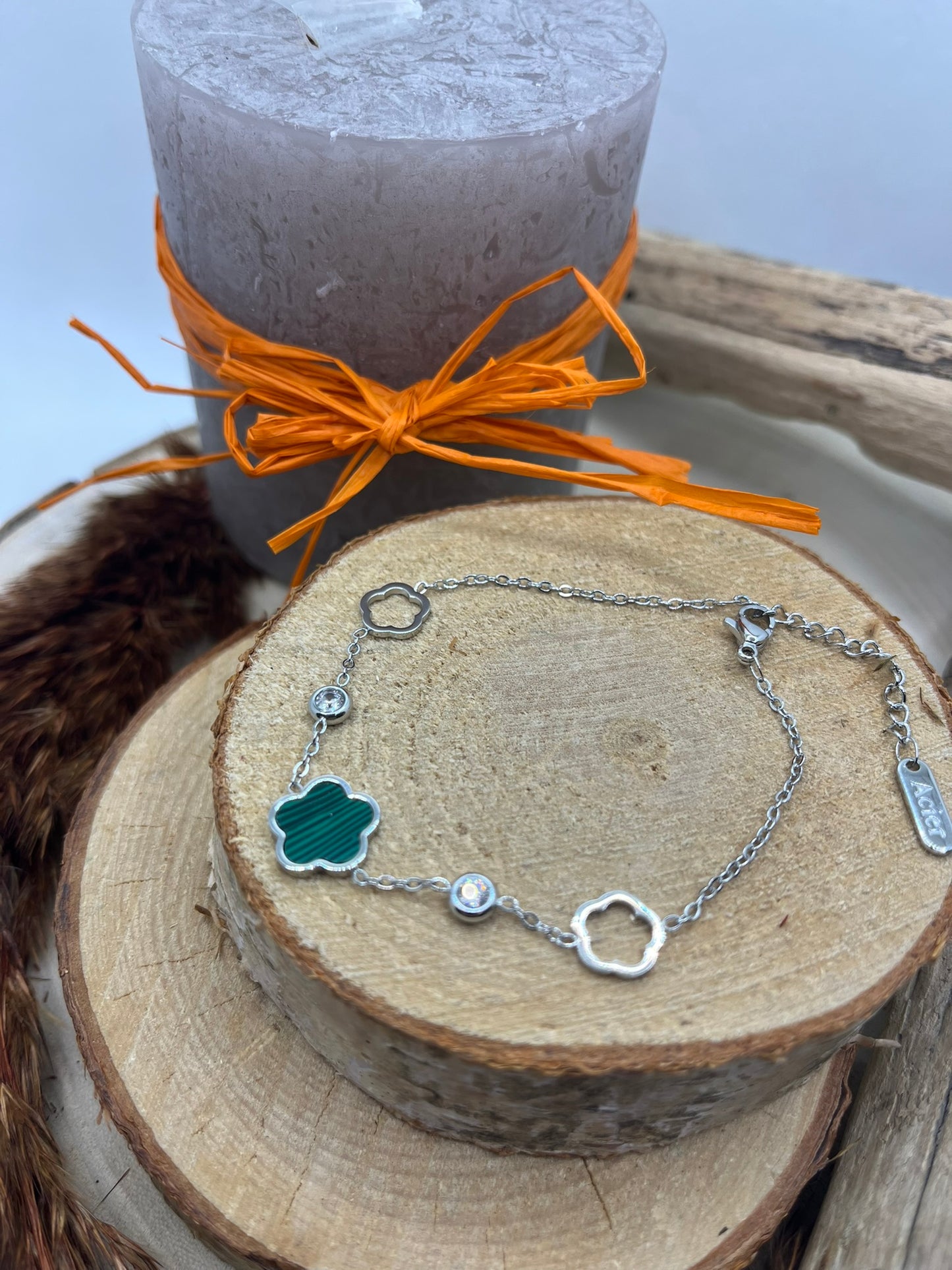 Bracelet chaine fine avec ses fleurs dont une couleur verte et ses strass brillant - Acier inoxydable