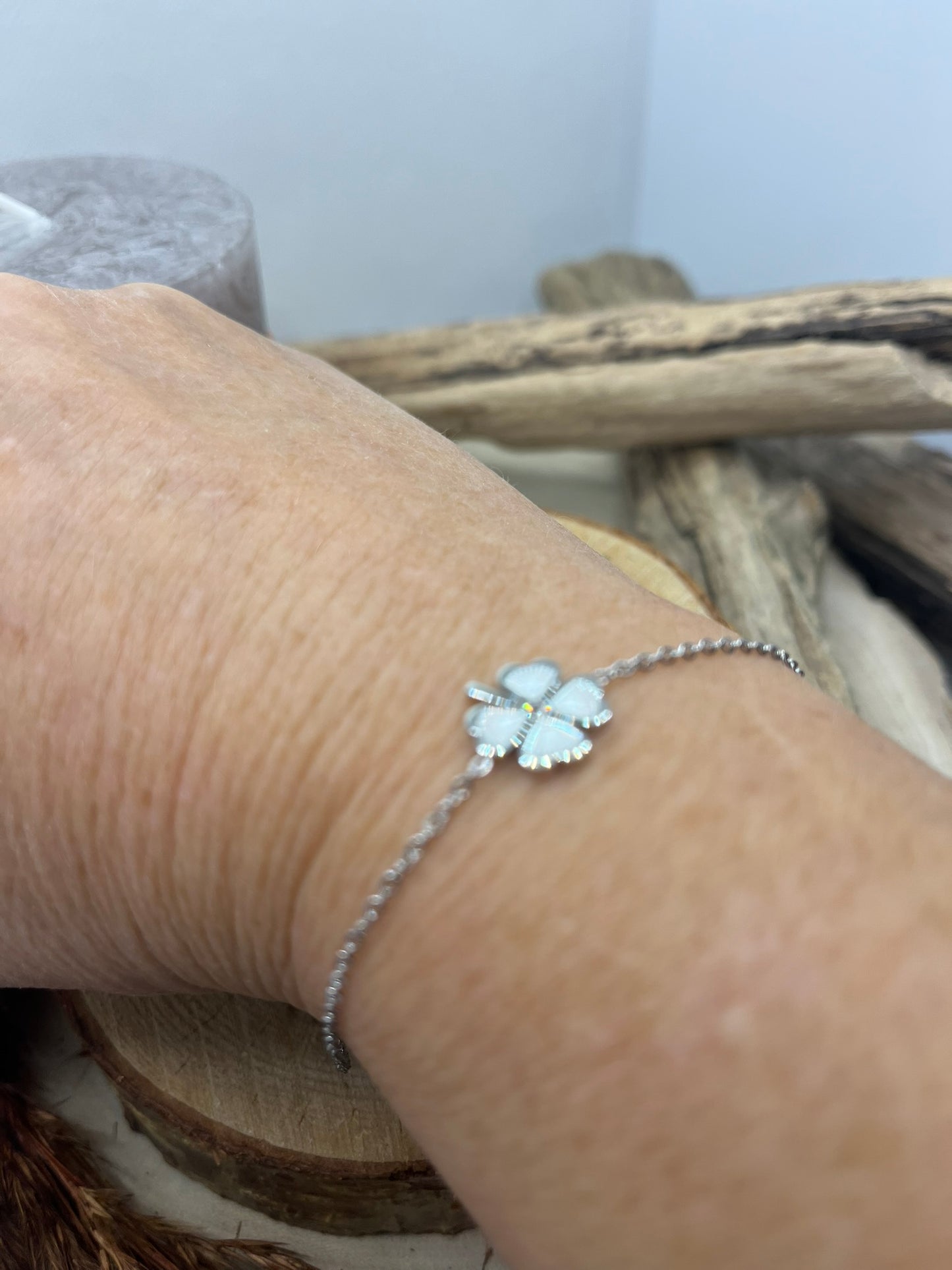 Bracelet chaine fine avec un jolie trèfle - Acier inoxydable Argenté