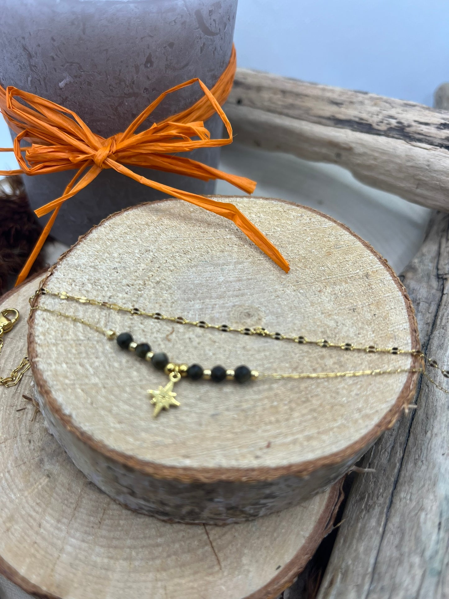 Bracelet sur deux chaine ornés de perles et d'un pendentif - Acier inoxydable Doré