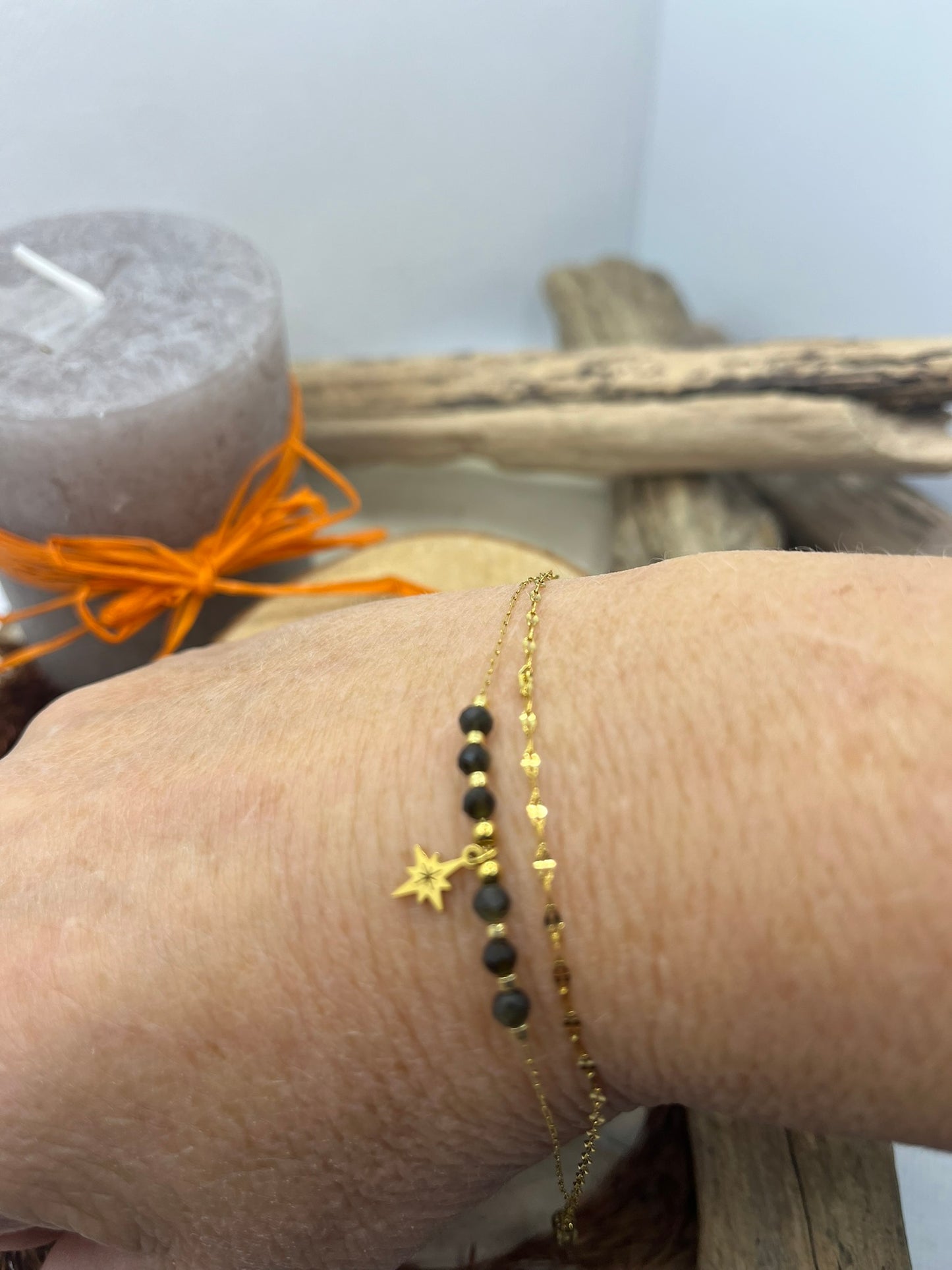 Bracelet sur deux chaine ornés de perles et d'un pendentif - Acier inoxydable Doré