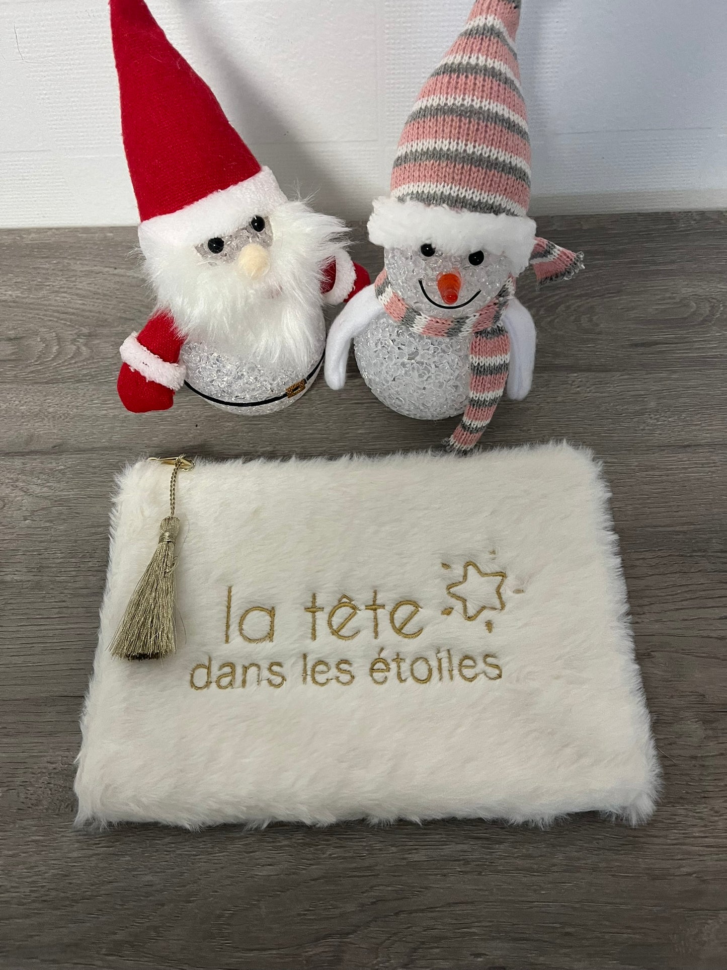 Trousse Pochette à message ( LA TETE DANS LES ETOILES ) fausse fourrure avec pompon doré - fermeture éclair, idée cadeau pour femme et pour fille