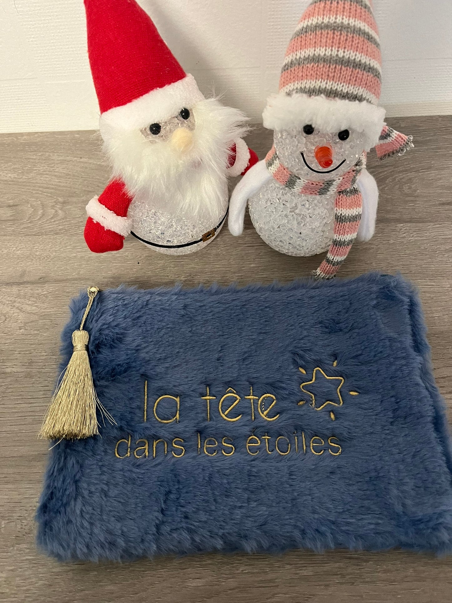Trousse Pochette à message ( LA TETE DANS LES ETOILES ) fausse fourrure avec pompon doré - fermeture éclair, idée cadeau pour femme et pour fille