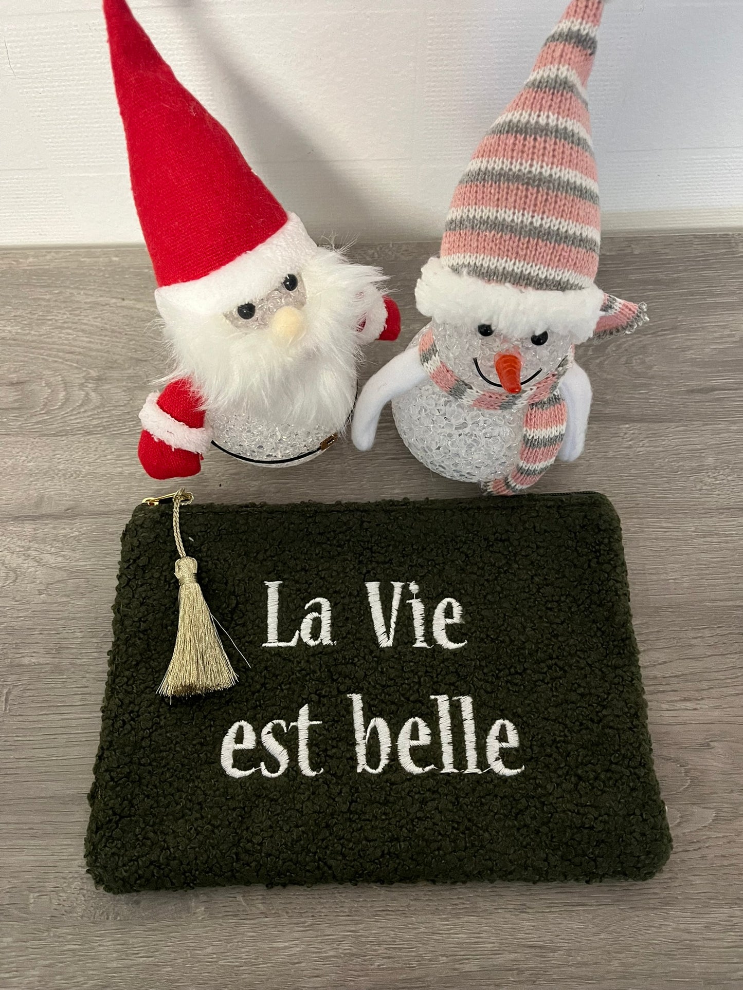 Trousse Pochette à Message ( LA VIE EST BELLE ) douce fausse fourrure avec pompon doré - fermeture éclair, idée cadeau pour femme et pour fille