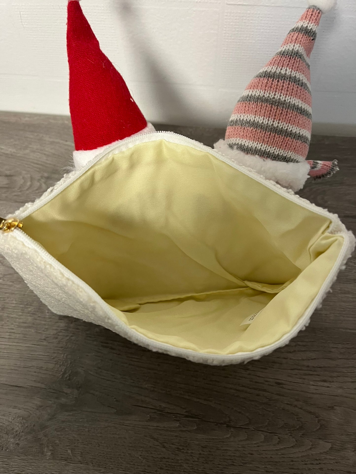 Trousse Pochette à Message ( LA VIE EST BELLE ) douce fausse fourrure avec pompon doré - fermeture éclair, idée cadeau pour femme et pour fille