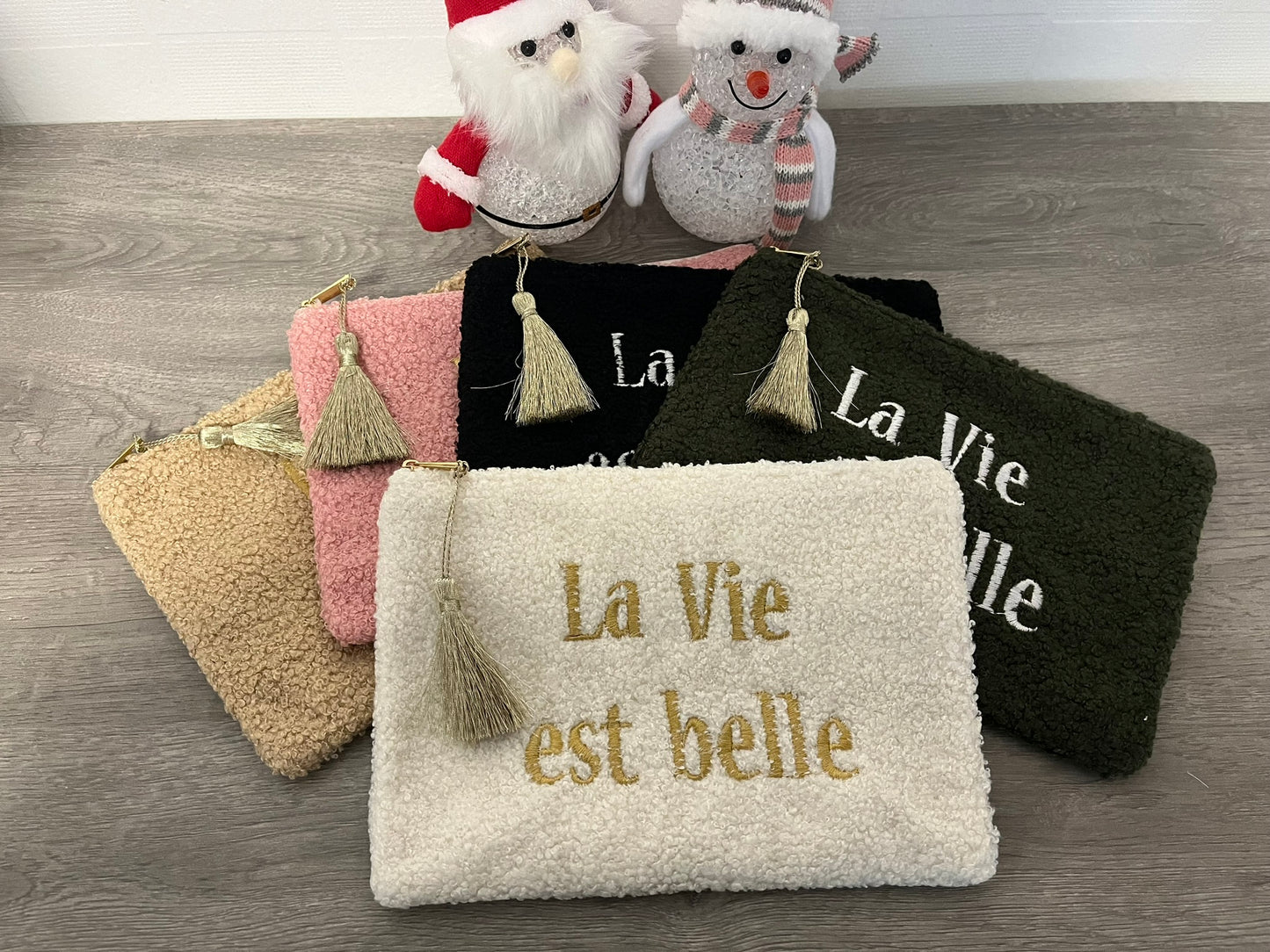 Trousse Pochette à Message ( LA VIE EST BELLE ) douce fausse fourrure avec pompon doré - fermeture éclair, idée cadeau pour femme et pour fille