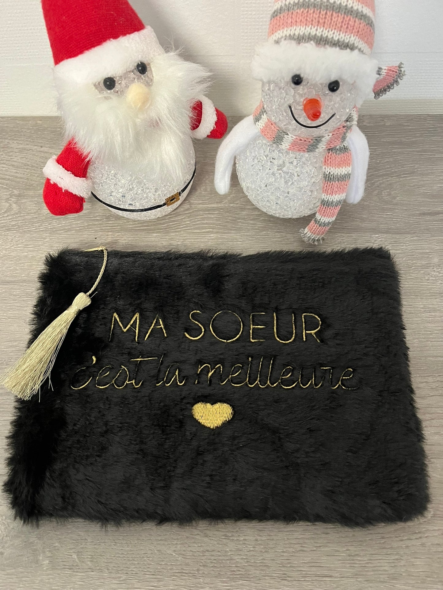 Trousse Pochette à Message ( MA SOEUR C'EST LA MEILLEURE ) fleurie et une en fausse fourrure avec pompon doré - fermeture éclaire - idée cadeau pour femme et pour fille