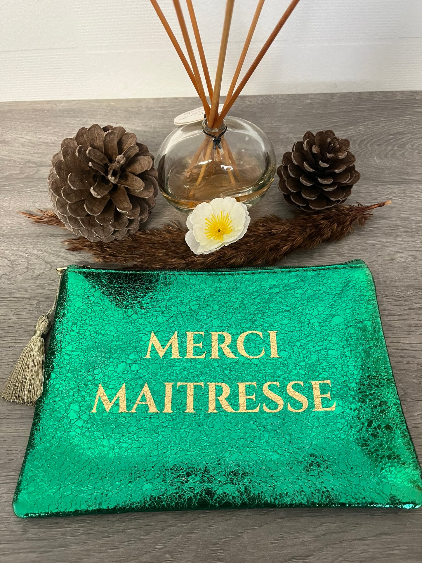 Trousse Pochette à Message ( MERCI MAITRESSE ) avec pompon doré - Fermeture éclair - idée cadeau pour femme et pour fille