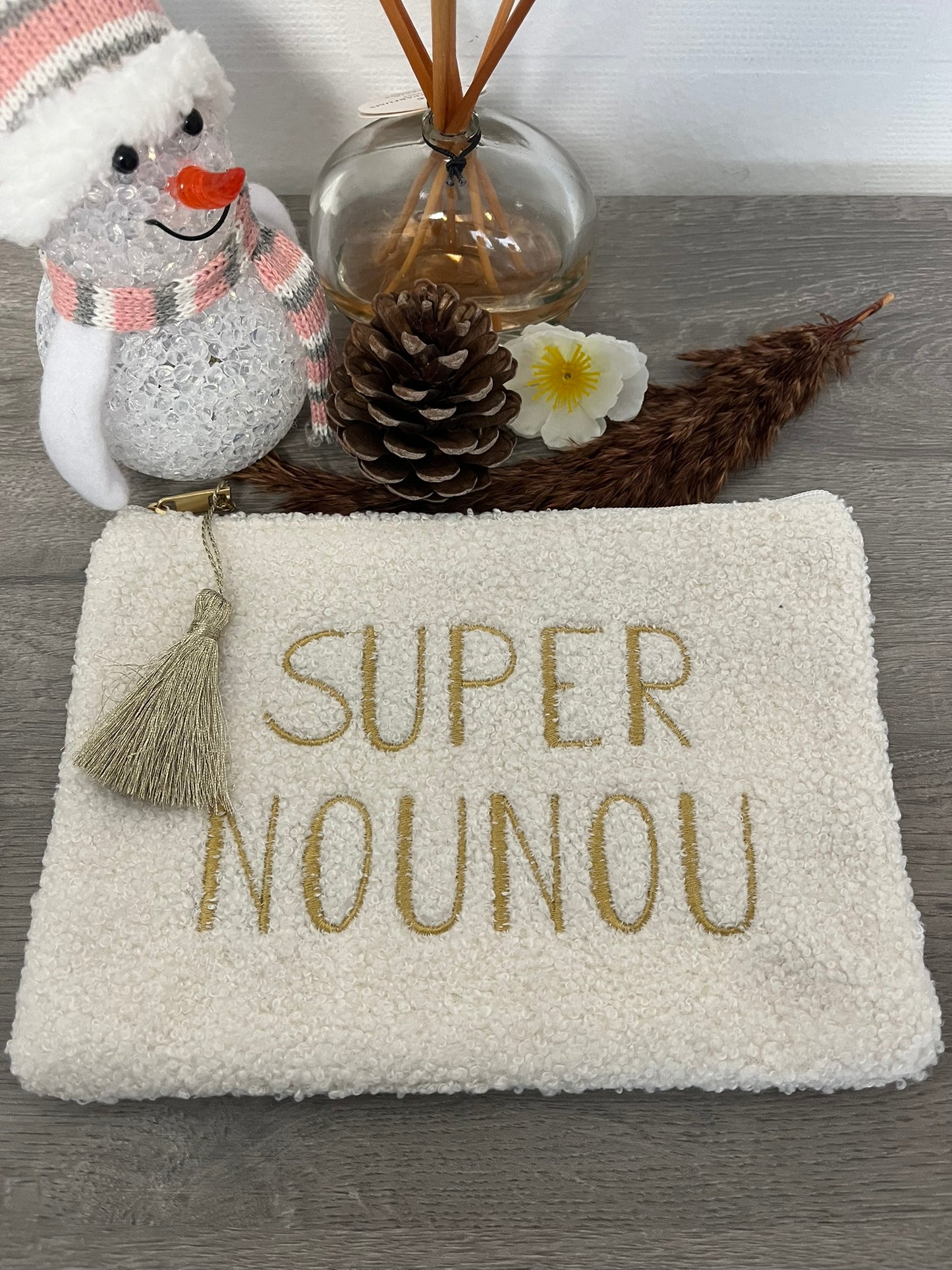 Trousse Pochette à message ( SUPER NOUNOU ) douce fausse fourrure avec pompon doré - Fermeture éclair - idée cadeau pour femme et pour fille