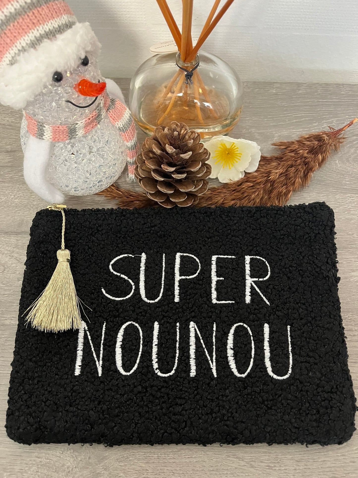 Trousse Pochette à message ( SUPER NOUNOU ) douce fausse fourrure avec pompon doré - Fermeture éclair - idée cadeau pour femme et pour fille