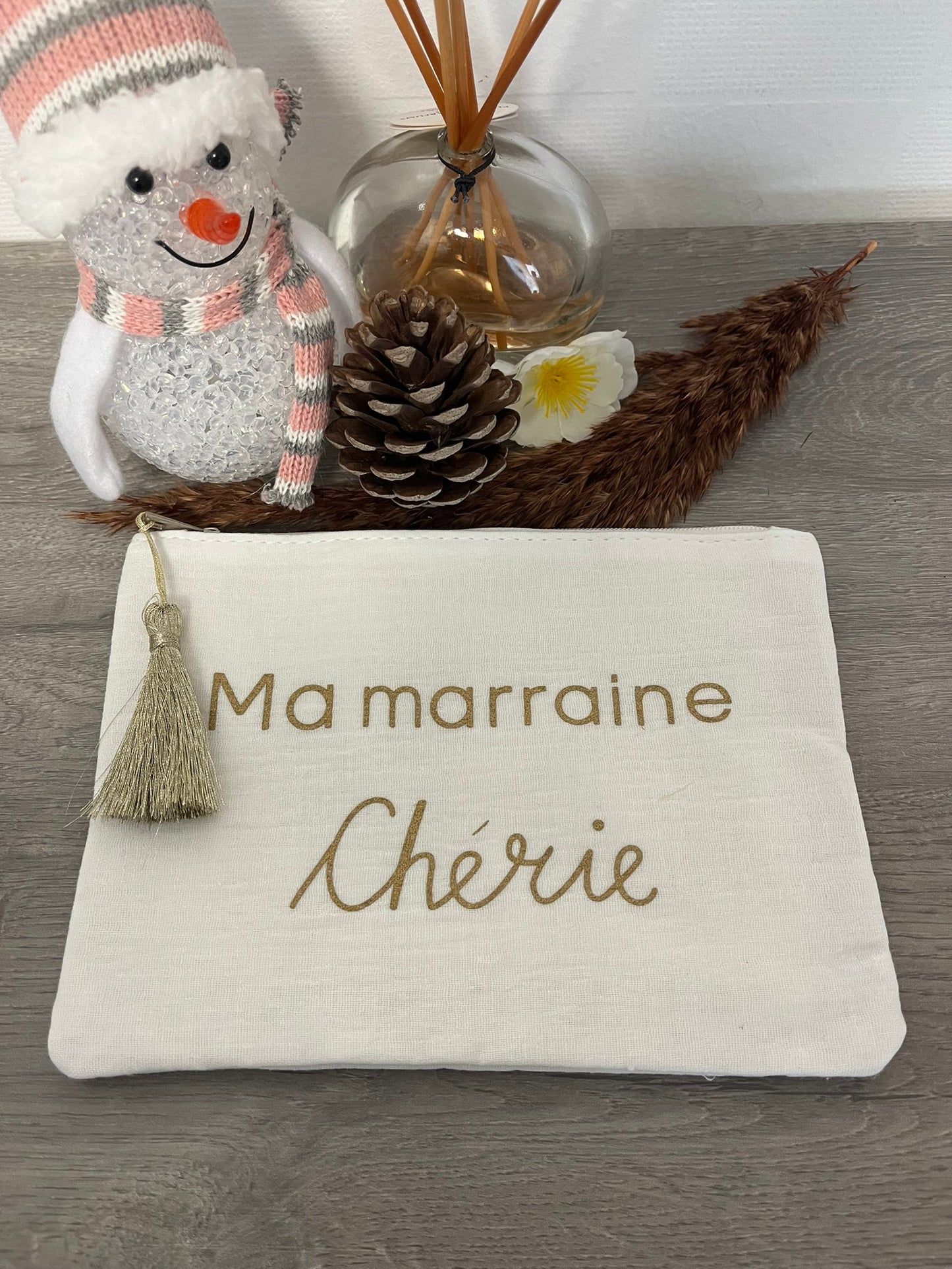 Trousse Pochette à Message (Mamie Chérie - Mamie D'amour - Tata Chérie - Ma marraine Chérie - Maman je t'aime )  avec pompon doré - idée cadeau pour femme et pour fille