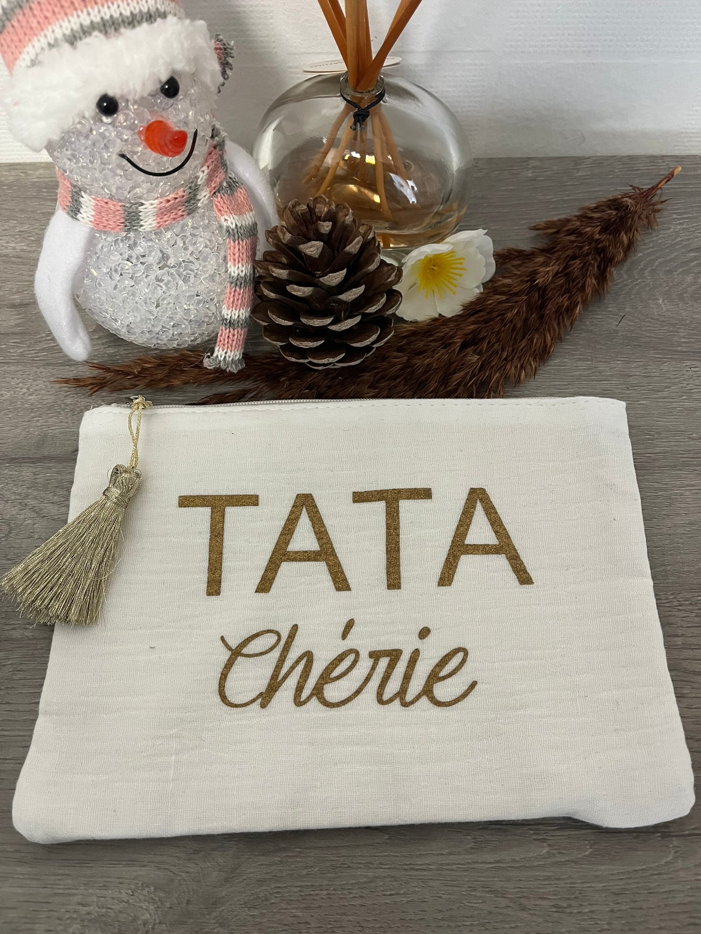 Trousse Pochette à Message (Mamie Chérie - Mamie D'amour - Tata Chérie - Ma marraine Chérie - Maman je t'aime )  avec pompon doré - idée cadeau pour femme et pour fille