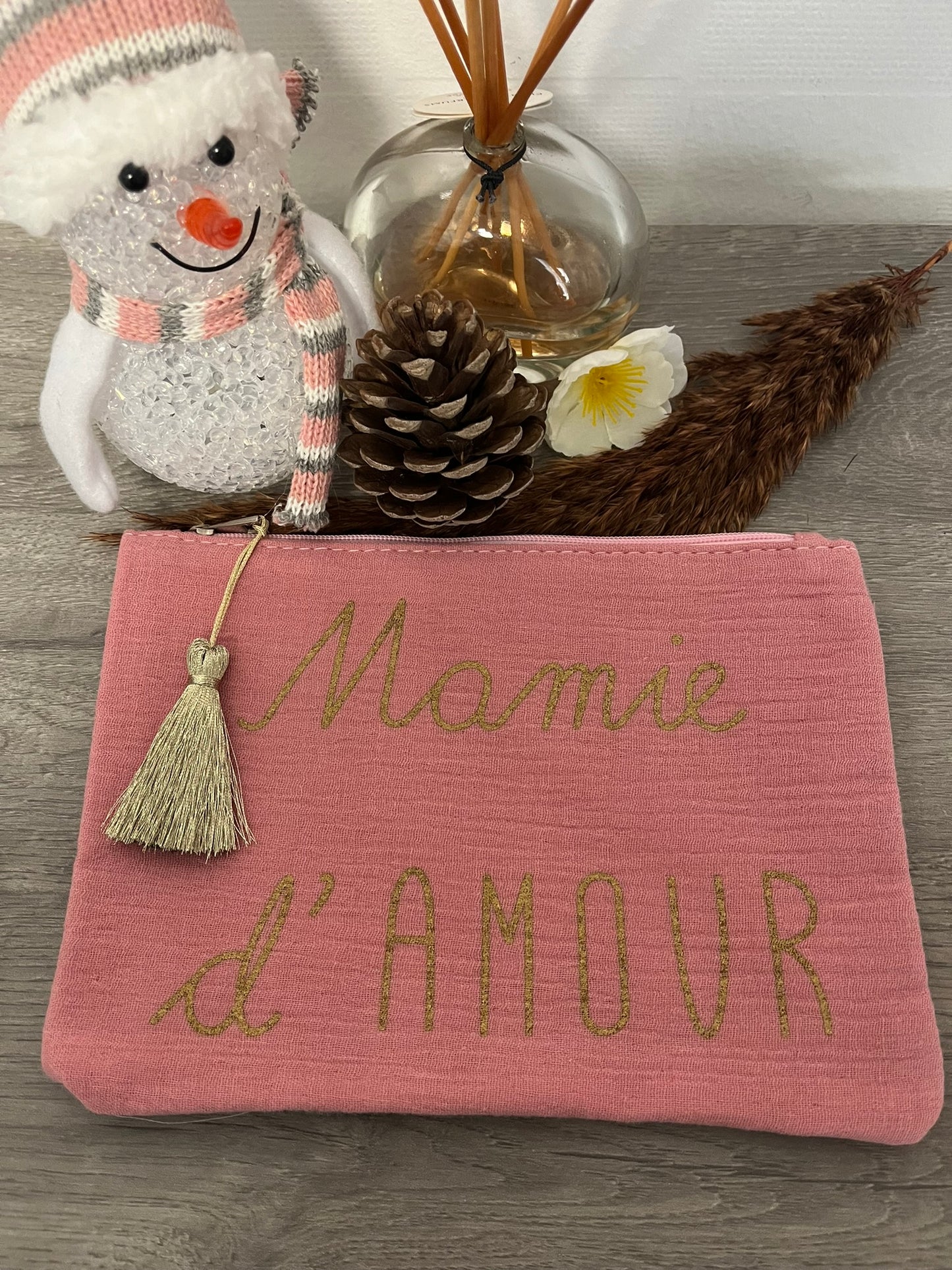 Trousse Pochette à Message (Mamie Chérie - Mamie D'amour - Tata Chérie - Ma marraine Chérie - Maman je t'aime )  avec pompon doré - idée cadeau pour femme et pour fille
