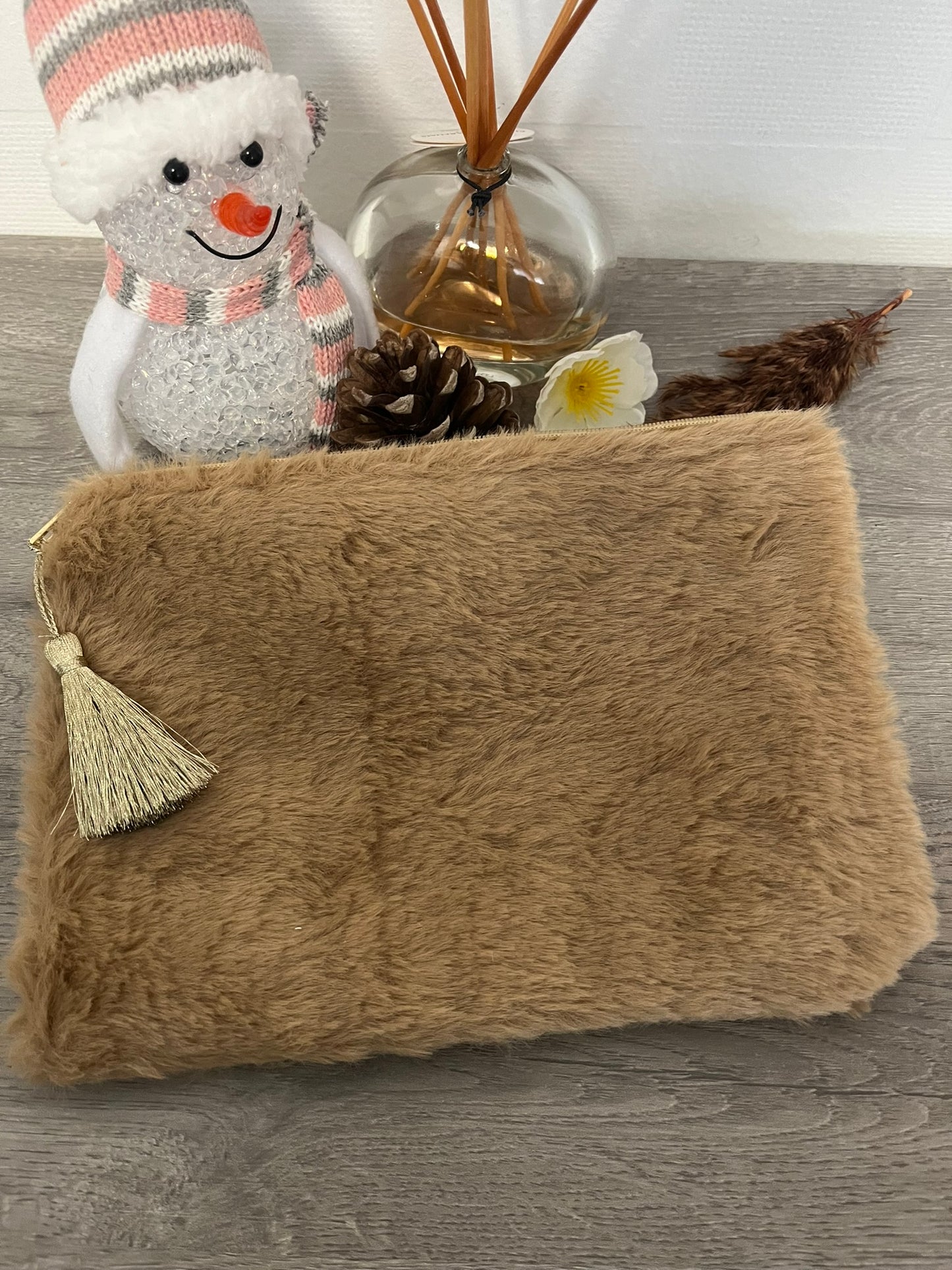 Trousse Pochette à message douce fausse fourrure ( MAMAN JE T'AIME ) Avec pompon doré - fermeture éclaire - idée cadeau pour femme ou pour fille