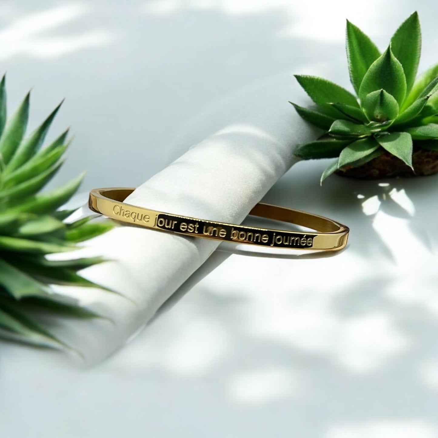 Bracelet Jonc à message ( Chaque jour est une bonne journée ) Acier inoxydable doré ou en argenté