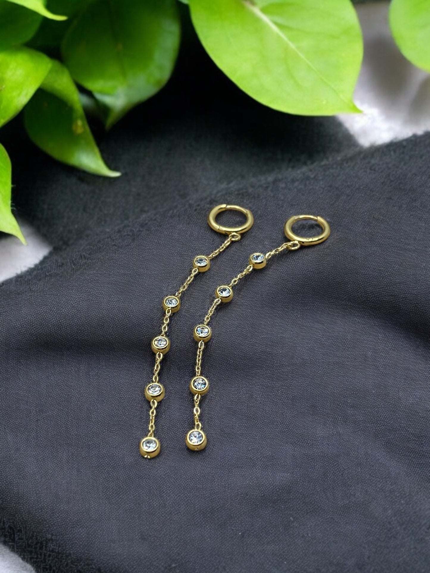 Boucles d'oreilles Chic Pendentif Chaine ornés de strass brillant - Acier inoxydable Doré ou Argenté
